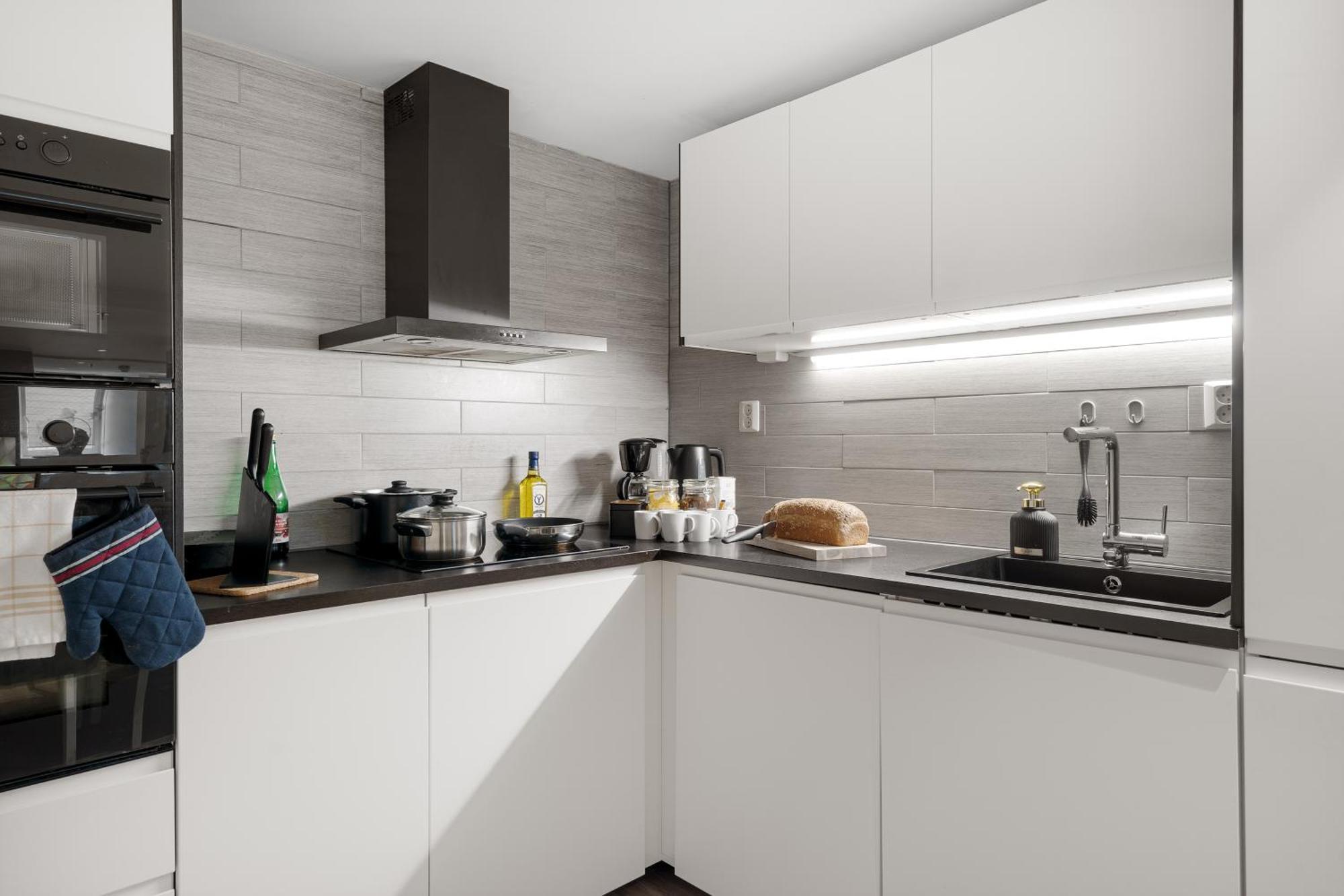 Solsiden Modern Stay: King Beds, Private Entry Trondheim Bagian luar foto