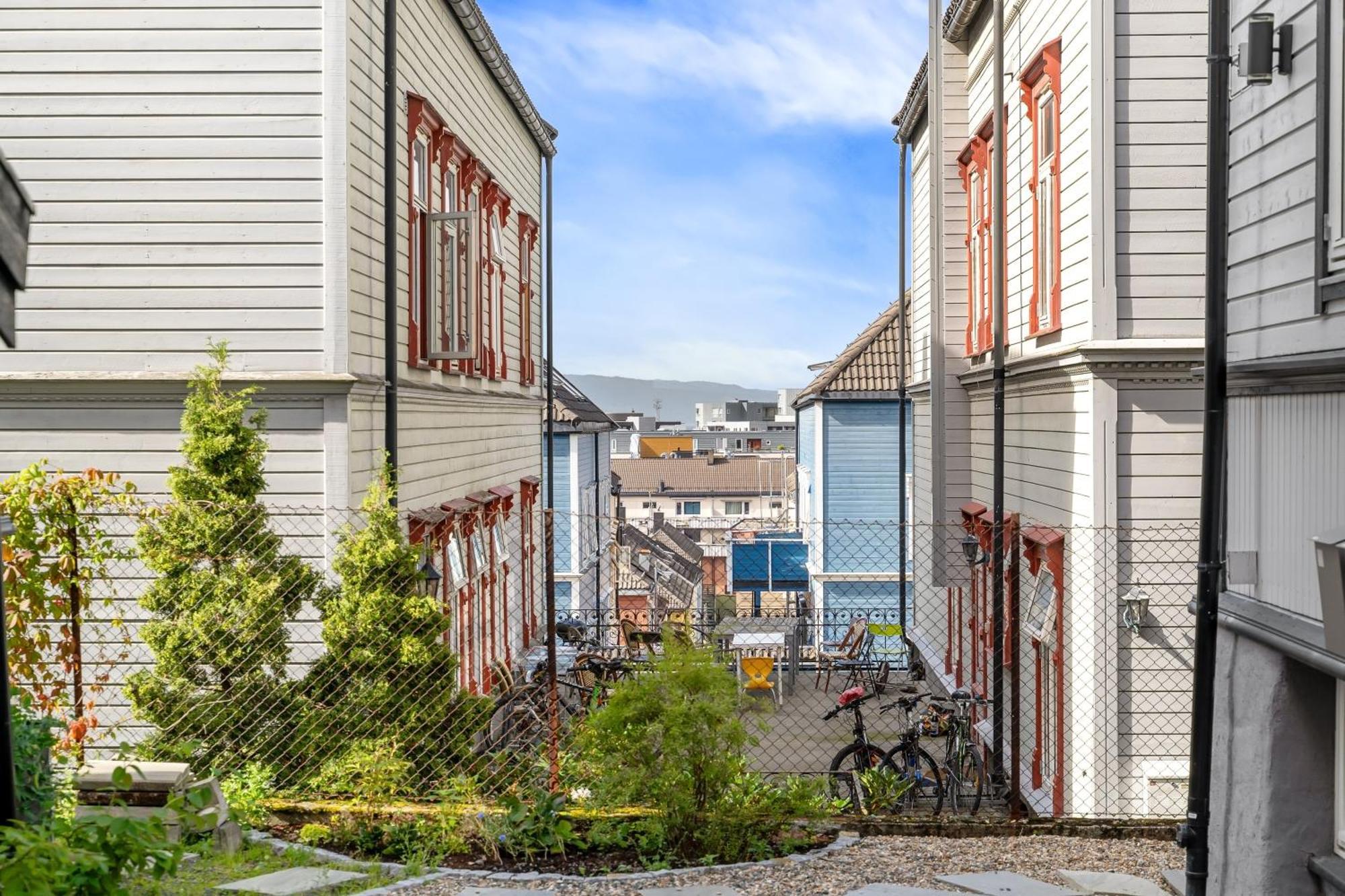 Solsiden Modern Stay: King Beds, Private Entry Trondheim Bagian luar foto