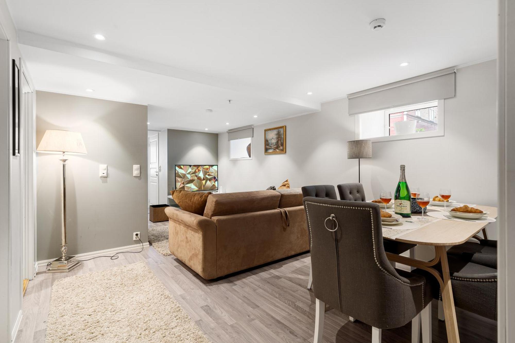 Solsiden Modern Stay: King Beds, Private Entry Trondheim Bagian luar foto